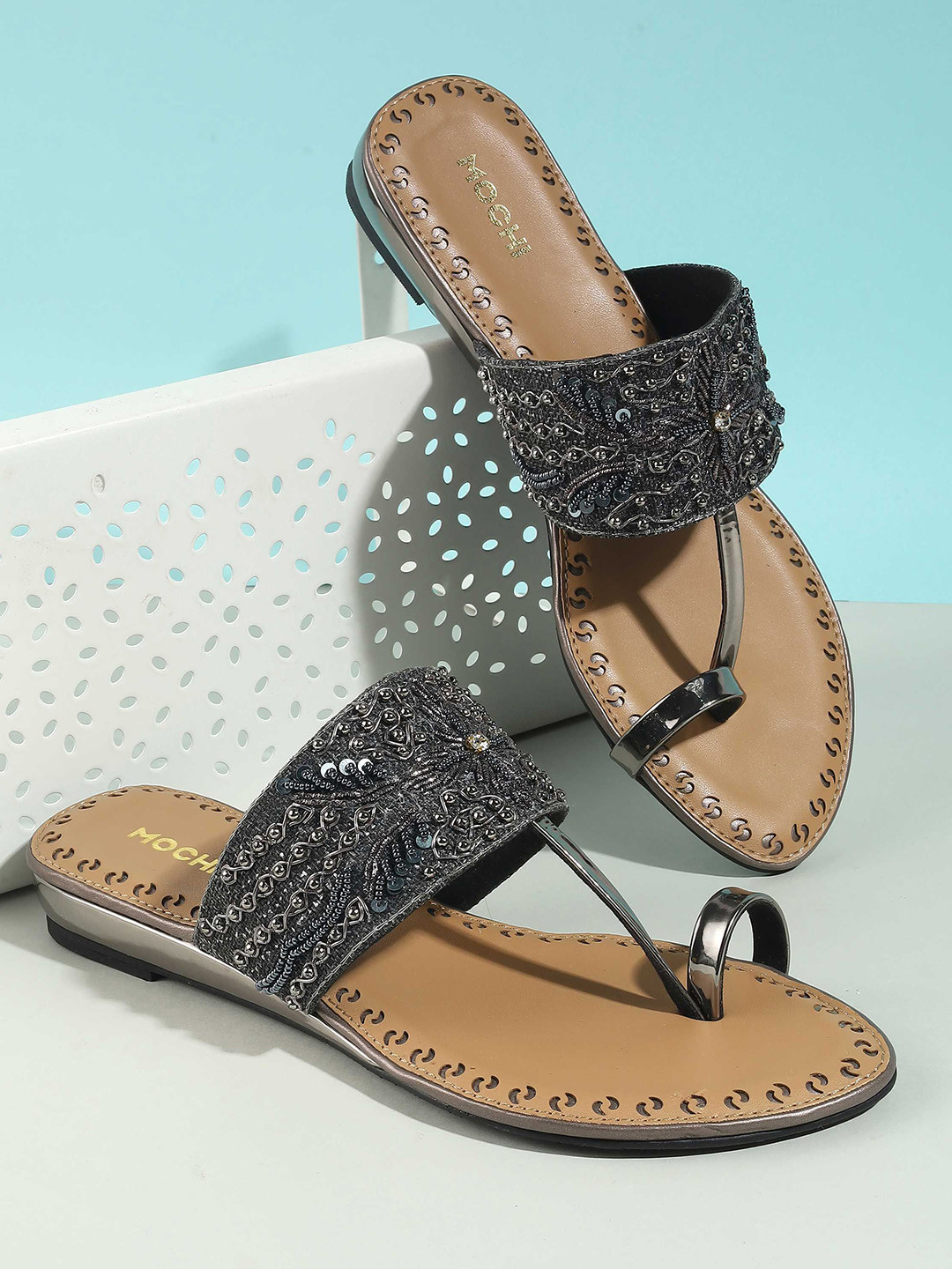 Mochi Women Embellished One Toe Flats