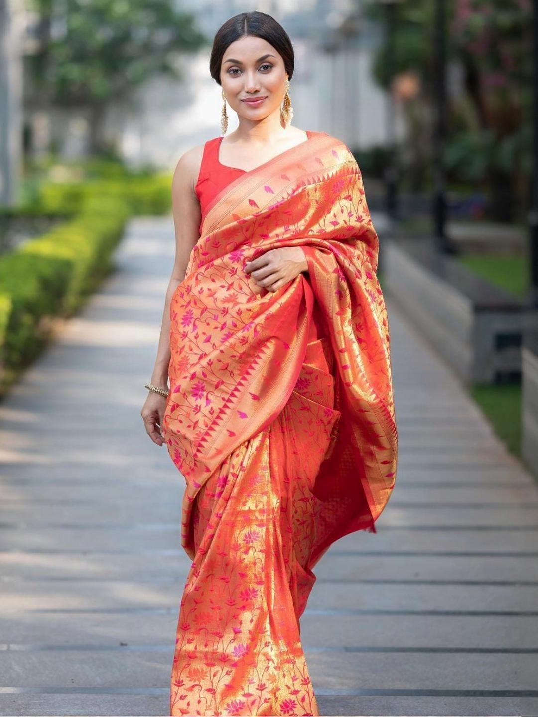 Parampara Ethnic Capricious Banarasi Saree With Scintilla Blouse Piece