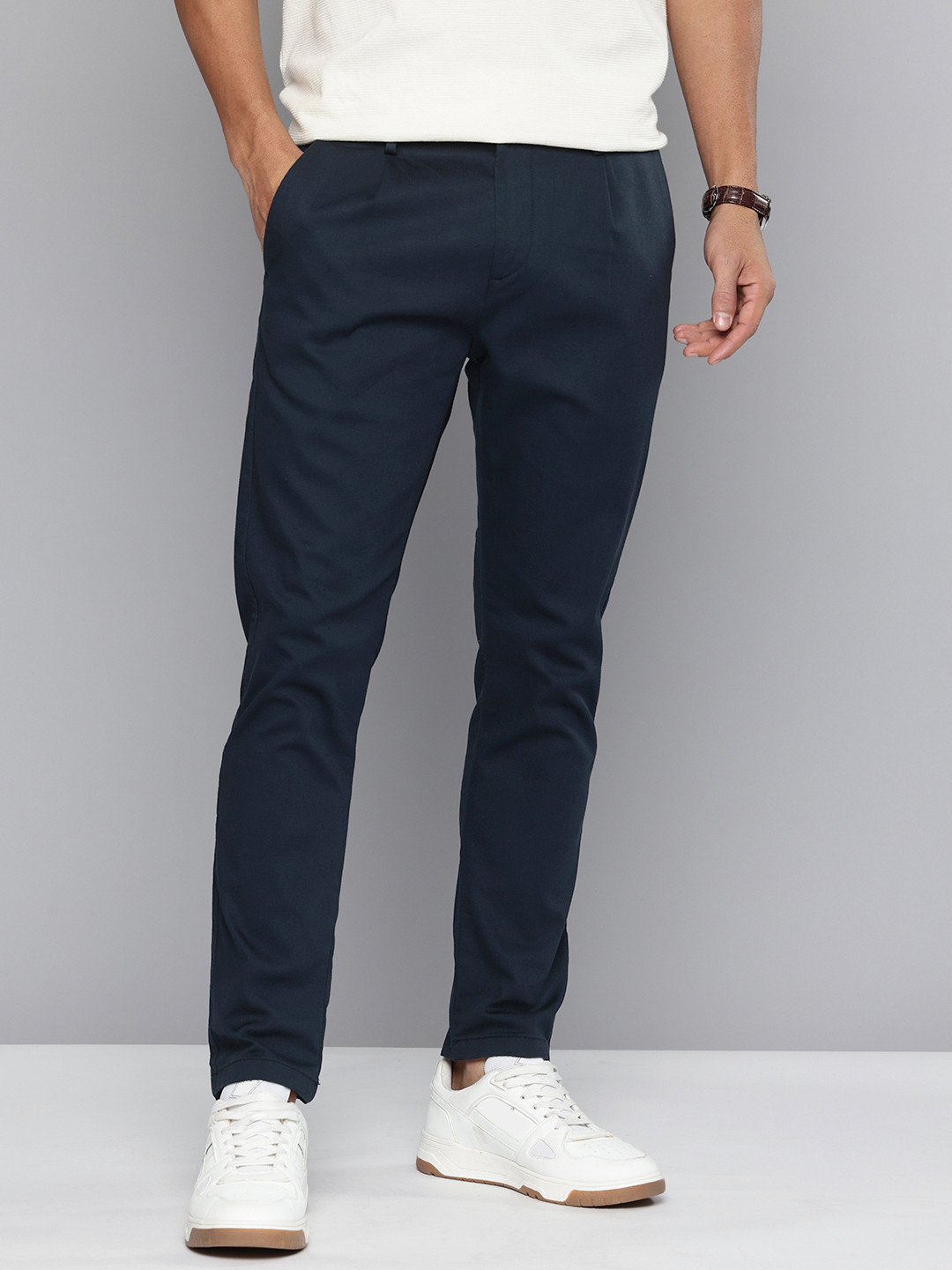 Flying Machine Men Slash Slim Tapered Fit Textured Pleated Chinos Trousers