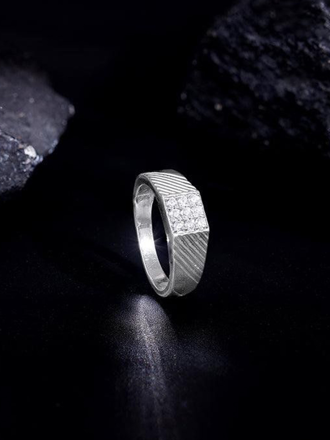 GIVA Men Silver Diamond Rhodium-Plated Matrix Finger Ring