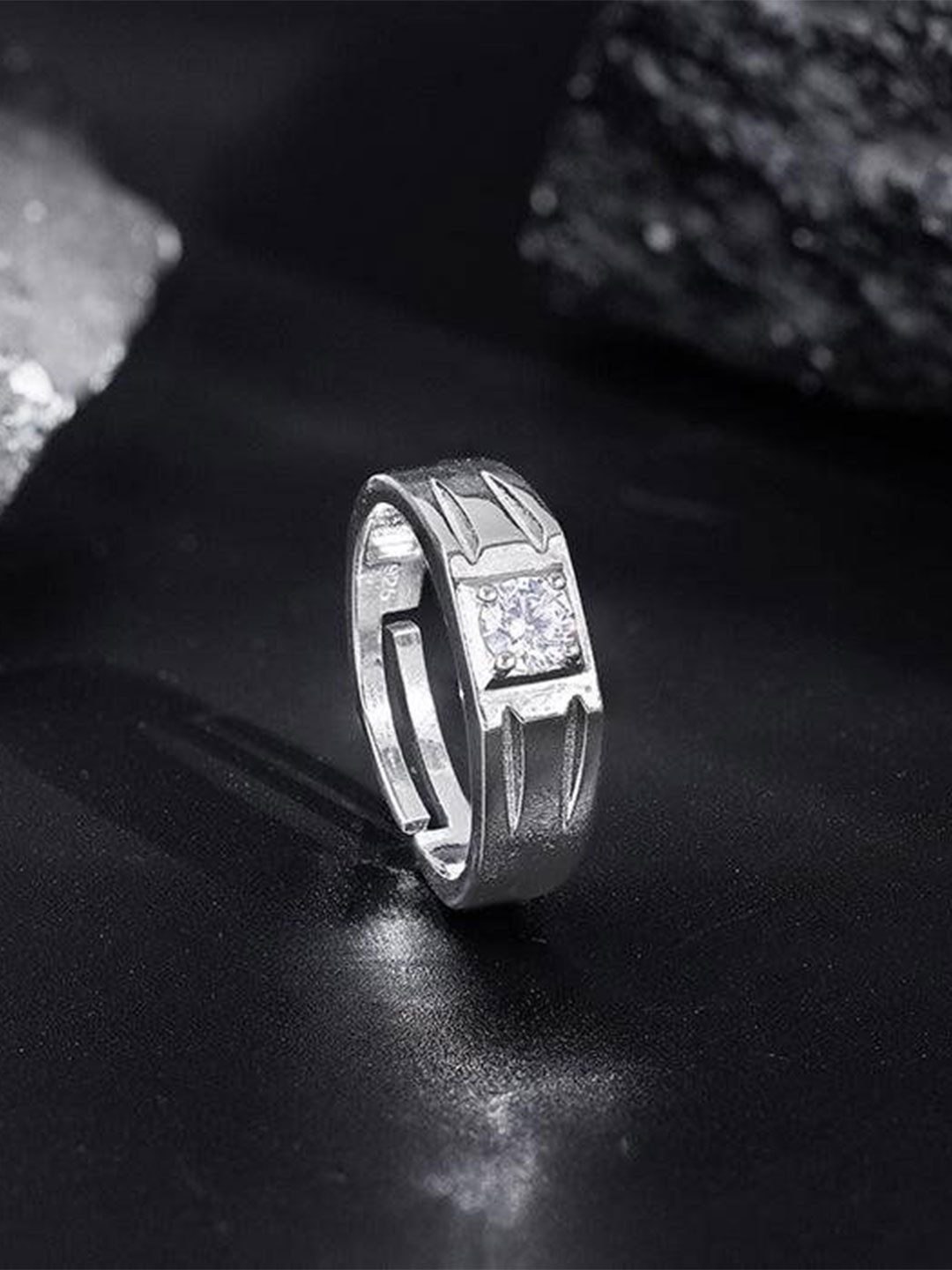 GIVA Men 925 Silver Rhodium-Plated Zircon Studded Charm Away Ring