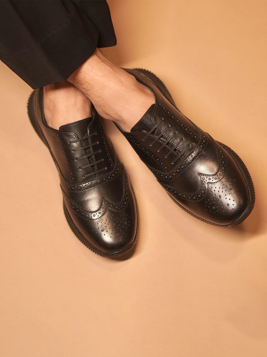 dmodot Fresco Noir Men Perforations Lightweight Oxfords
