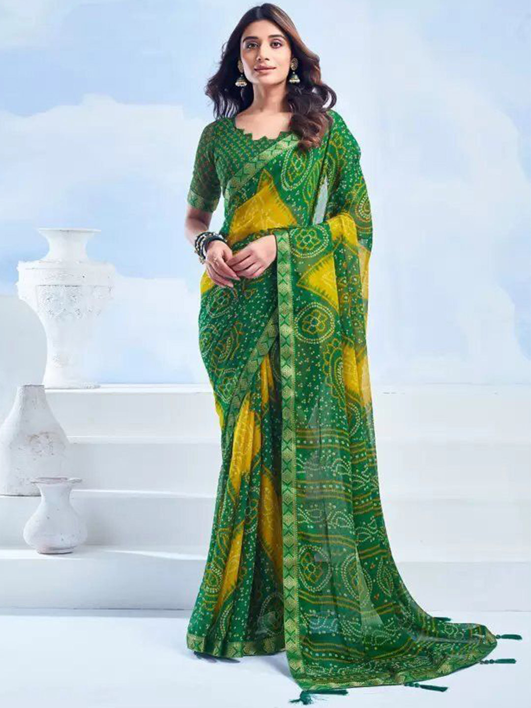 THE FASHION ATTIRE Green Geometric Print Bandhani Chiffon Saree