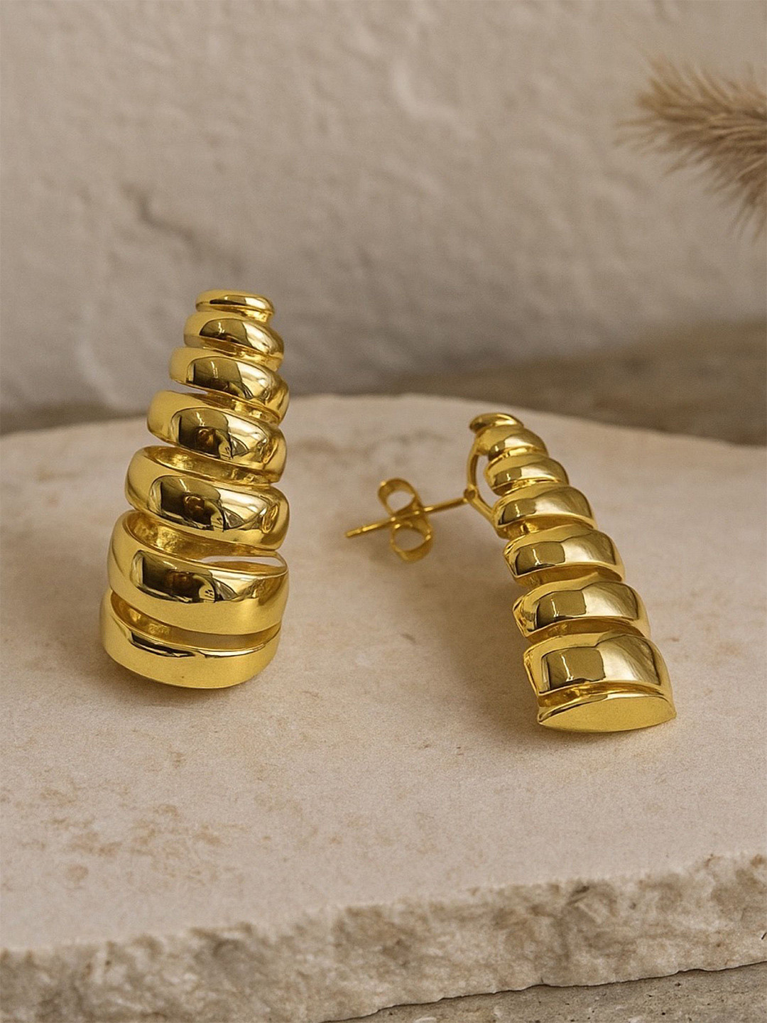 Digital Dress Room Gold-Plated Contemporary Shaped Studs