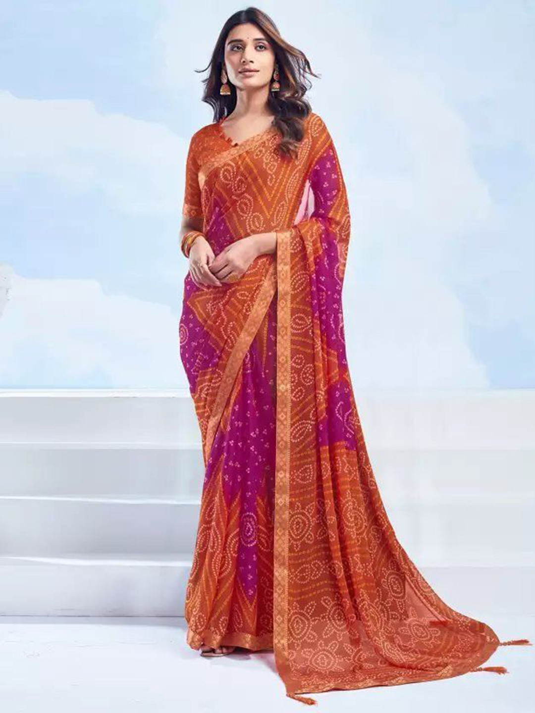 THE FASHION ATTIRE Orange Purple Geometric Print Bandhani Chiffon Saree