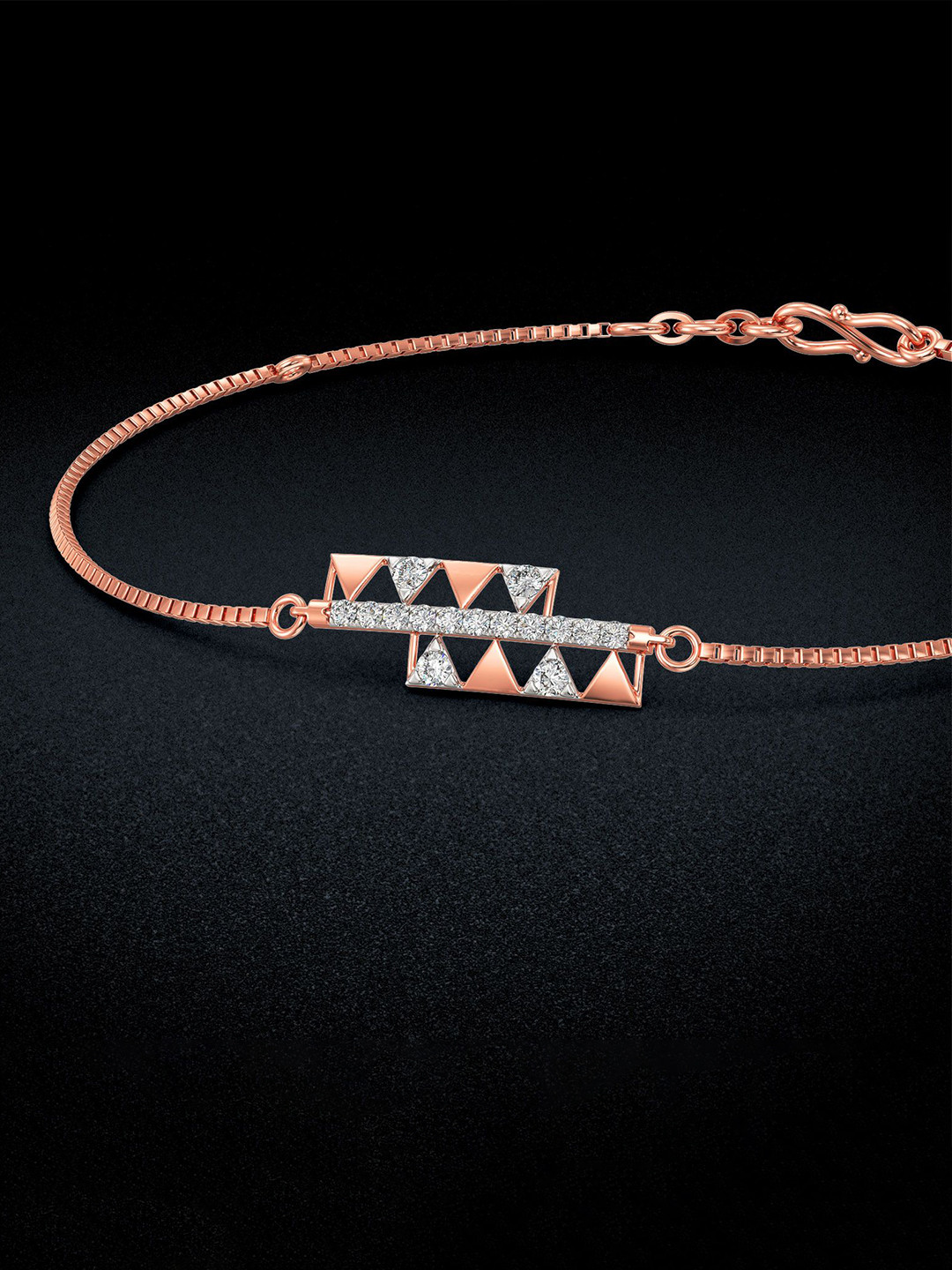 Joyalukkas Women 18KT Triumphant Prism Diamond Bracelet -1.67 g