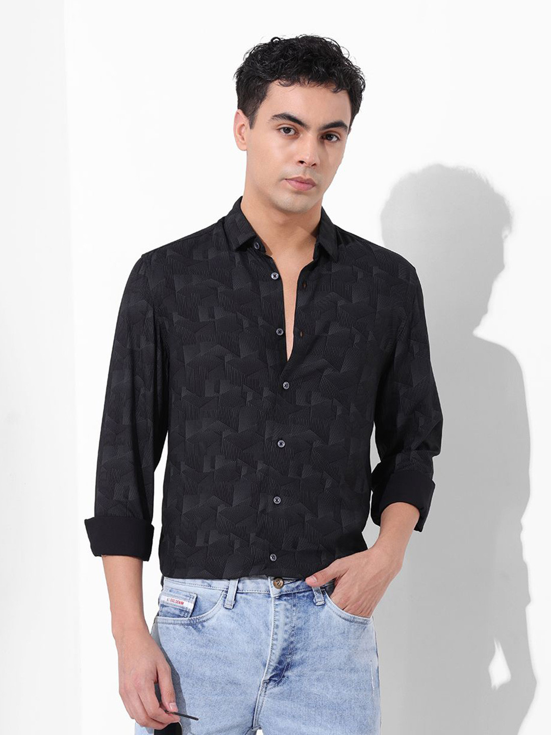 The Indian Garage Co Geometric Printed Cutaway Collar Shirt