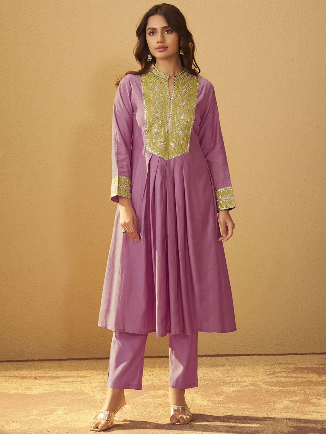 DRESOUL Women Embroidered Kurta & Trouser Co-Ord Set