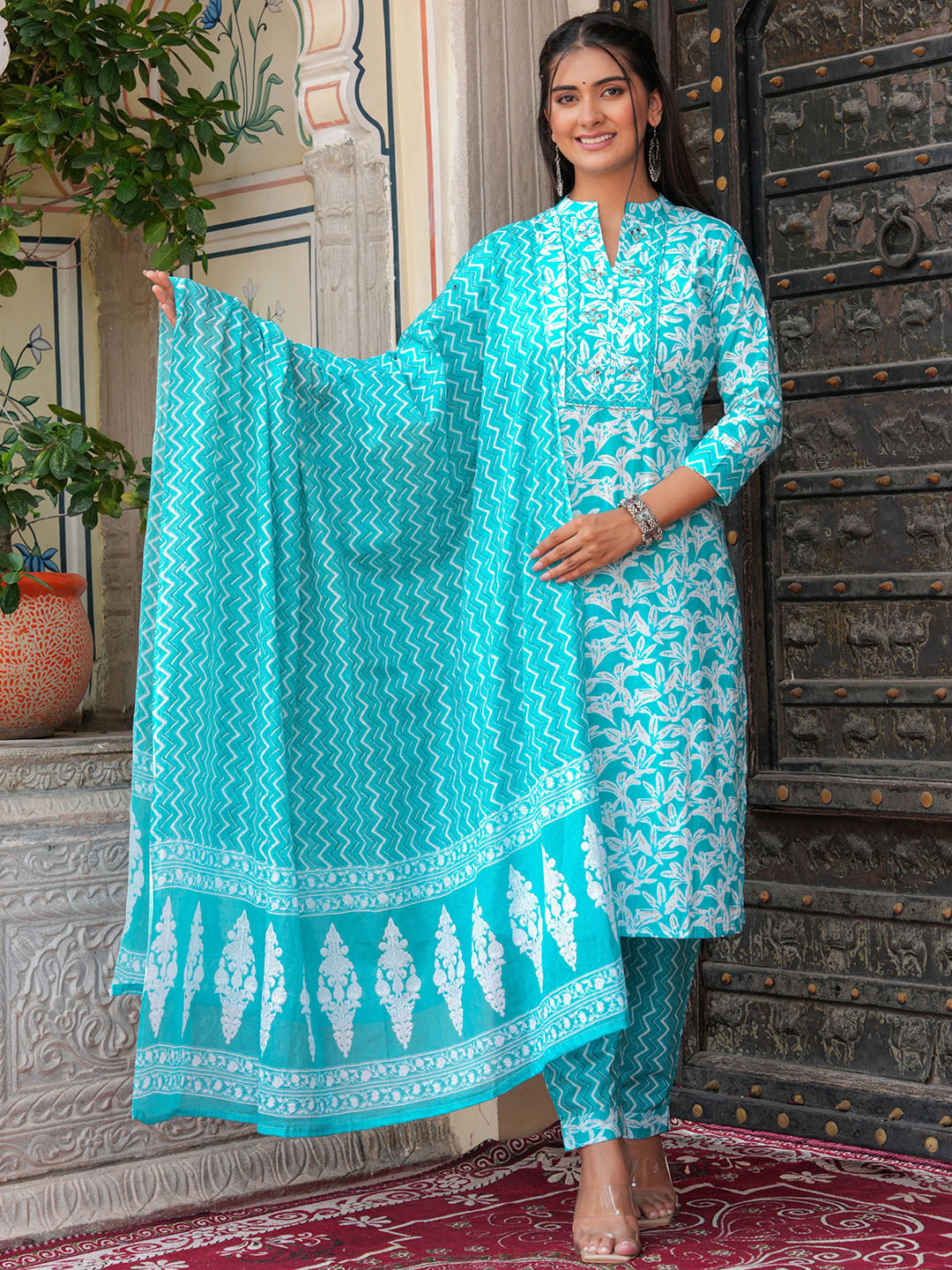 Shri Shyam Fashion Women Floral Printed Kurta with Trousers & Dupatta