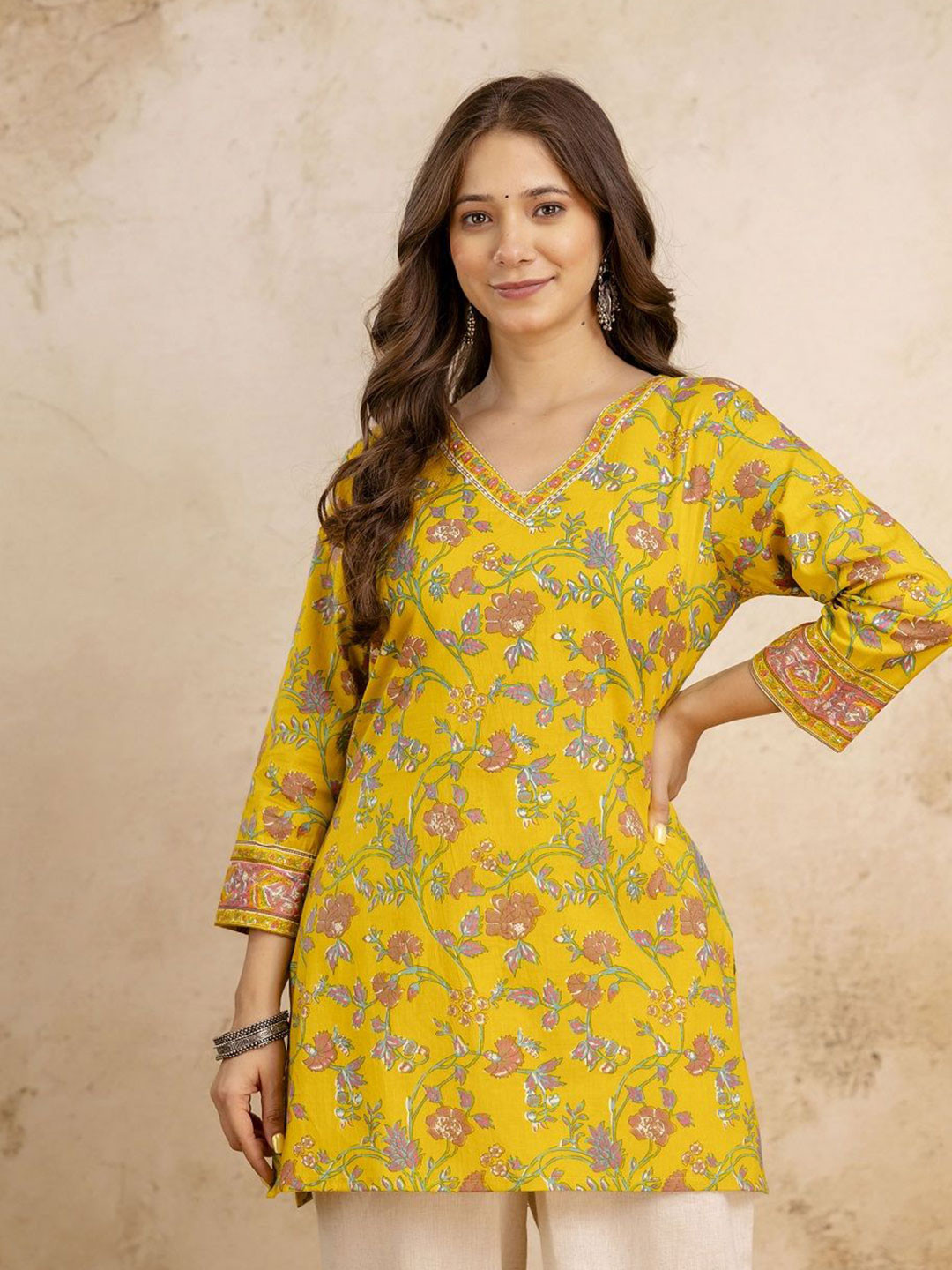 Gulmehendi Women Ethnic Motifs Printed V-Neck Cotton Straight Kurta