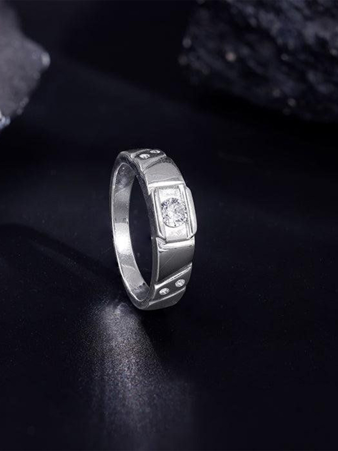 GIVA Men Rhodium-Plated Zircon Silver Rockstar Ring