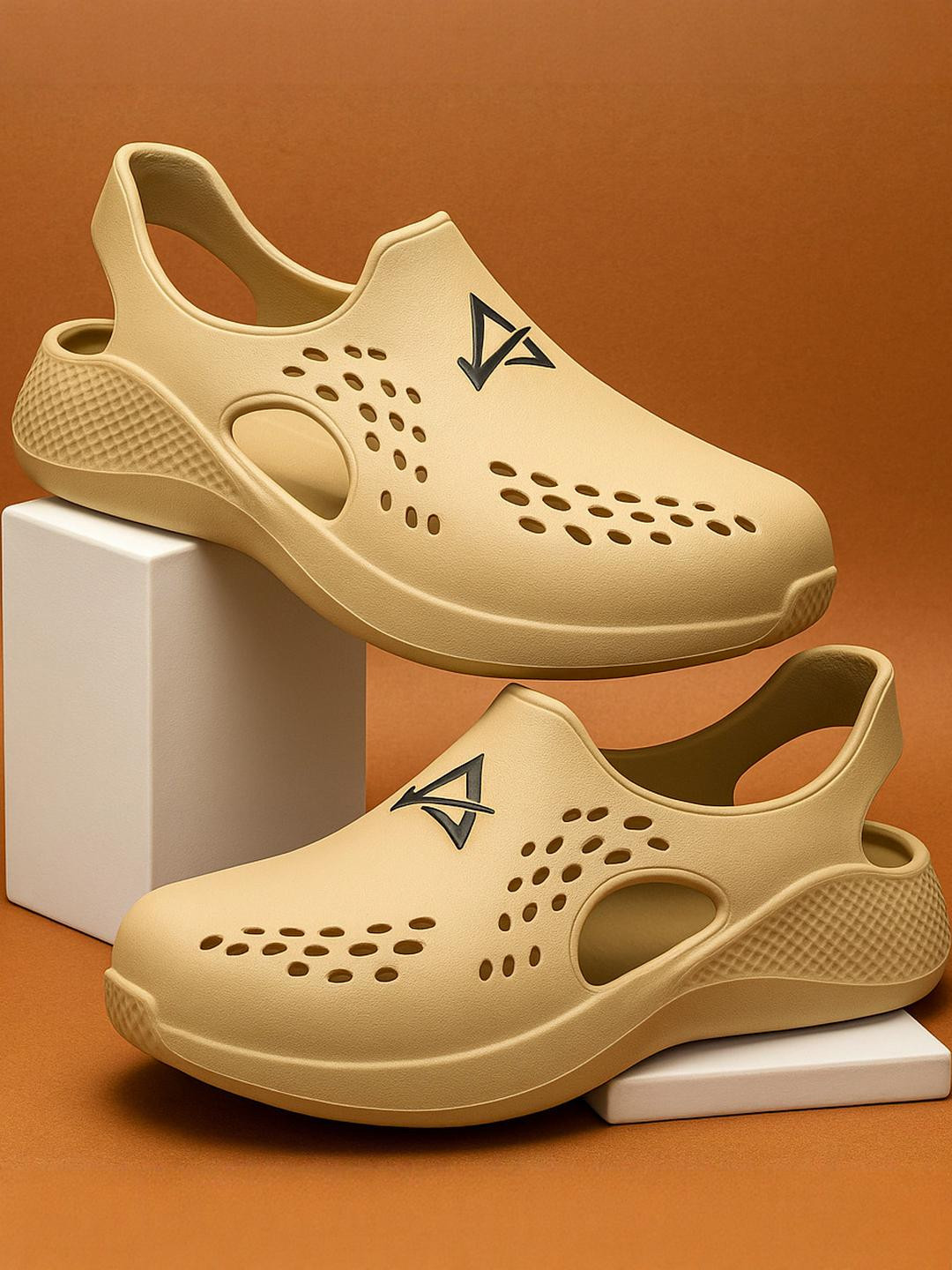 AMAEZO Kids Lightweight Slip On Clogs