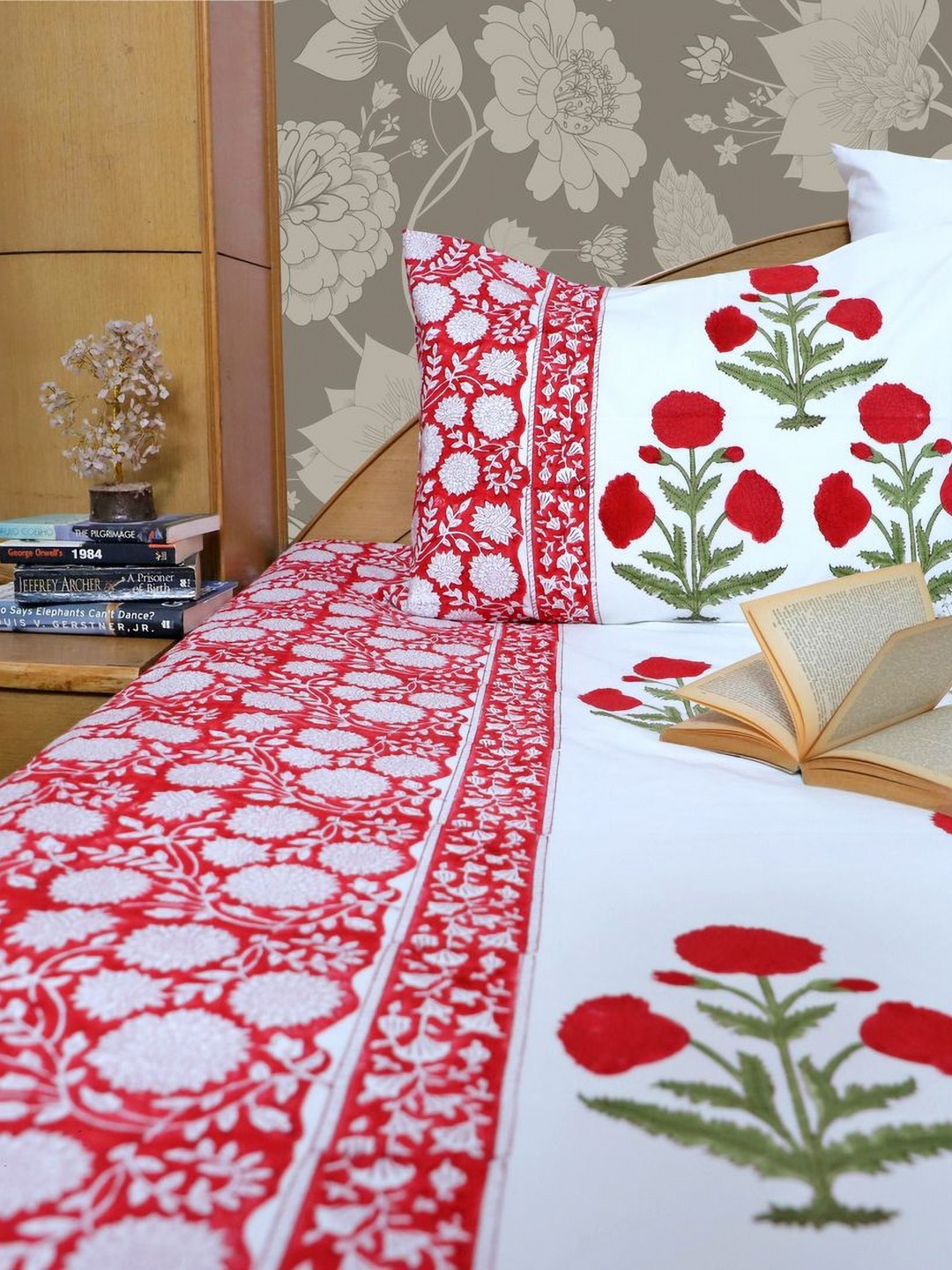 Arushii White & Red Floral Printed Cotton 210 TC King Bedsheet