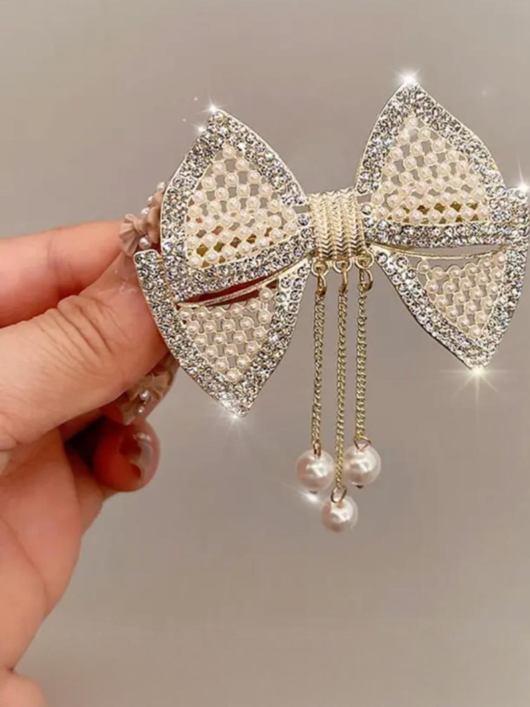 Medbuddy Women Gold Toned Hair Clip