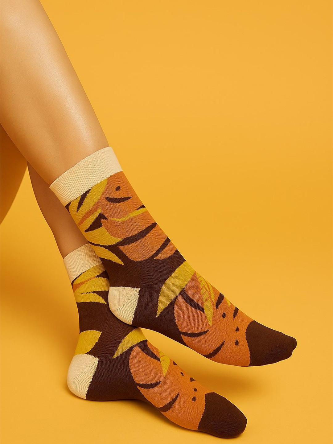ZEVORA Abstract Patterned Cotton Calf-Length Socks