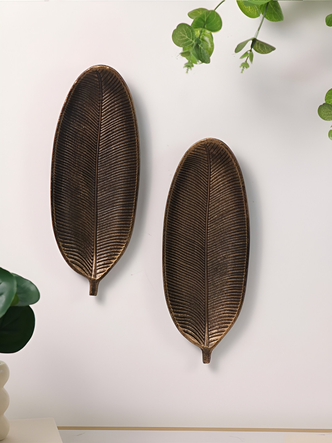 Art Street 2-Pcs Brown Textured Wooden Leaf Shape Wall Plates