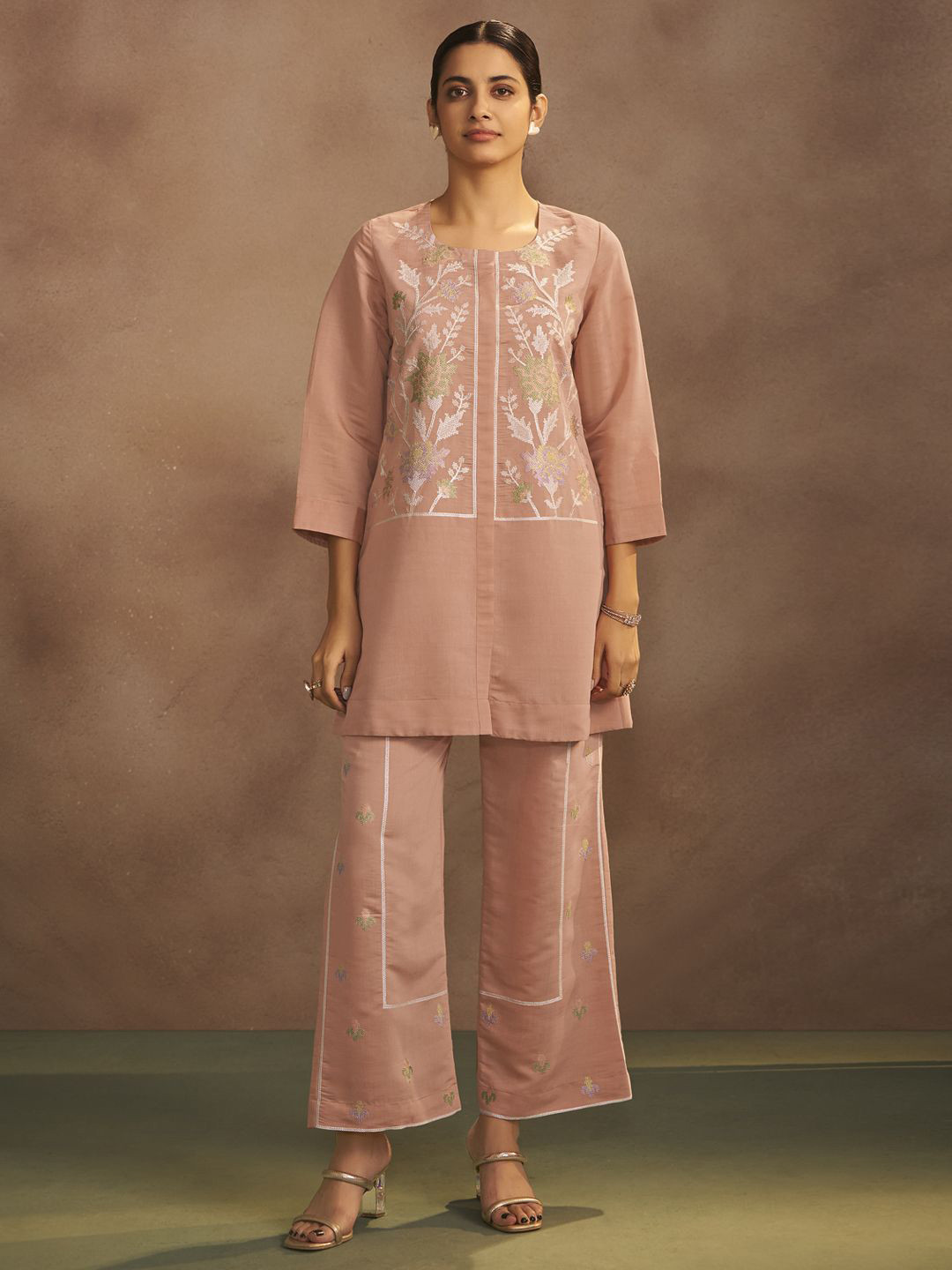 DRESOUL Embroidered Round-Neck  Roman Silk Tunic With Trouser