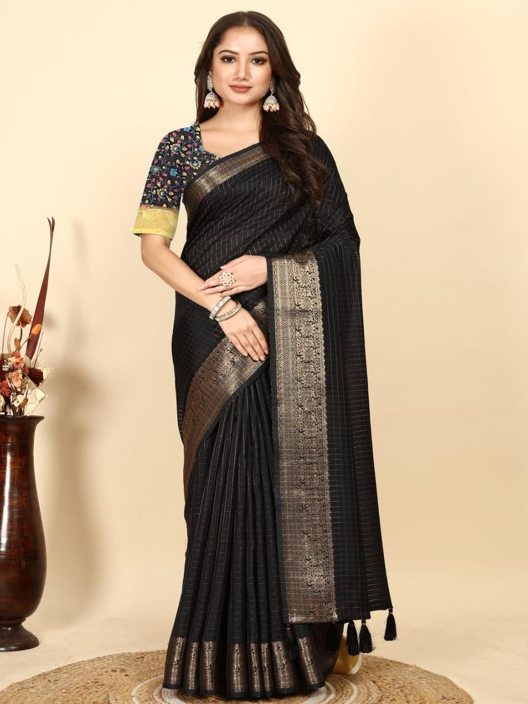 SSHAGUN LIFESTYLE Checked Woven Design Border Bandhani Saree