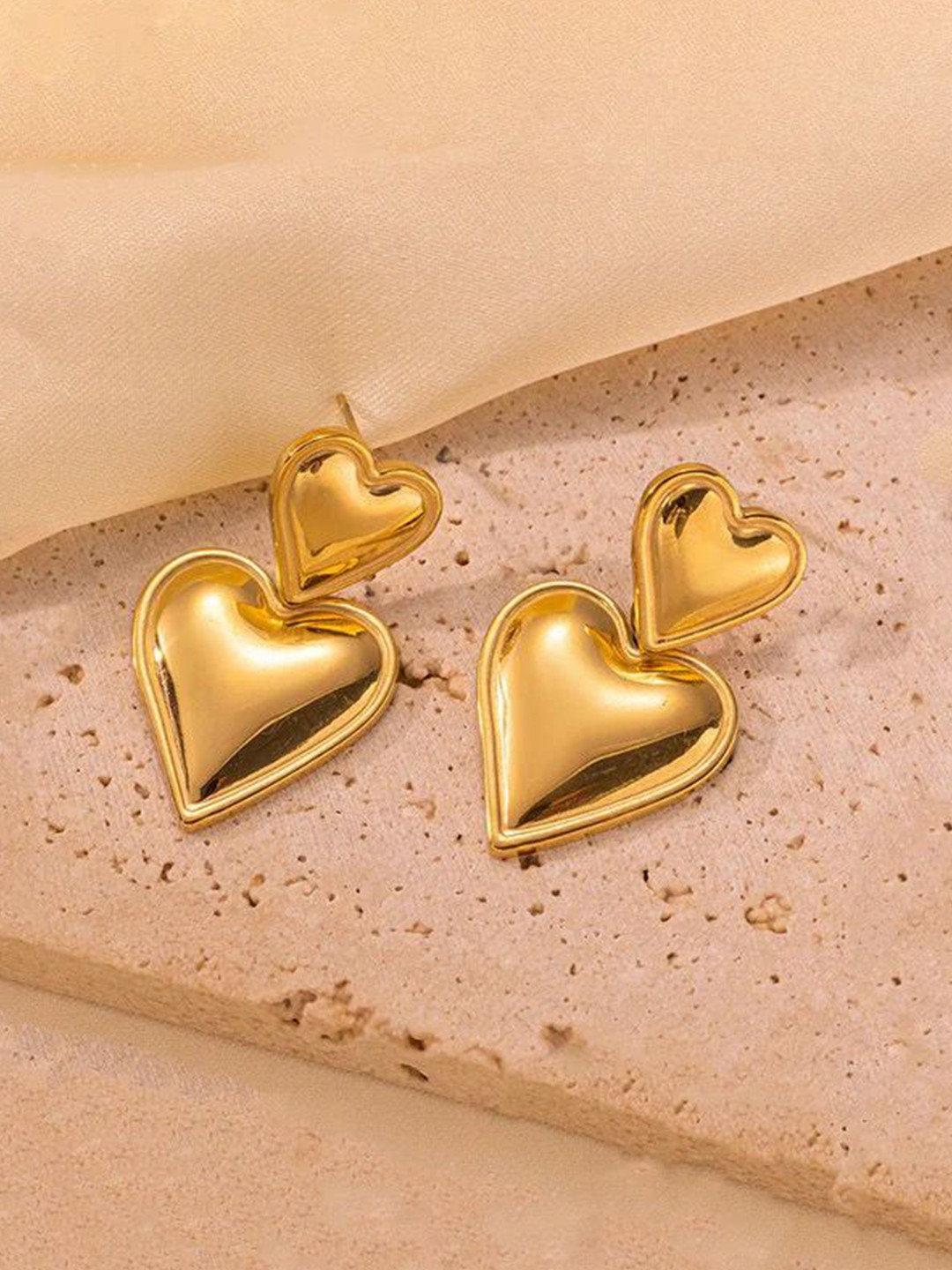 MODE & MINIMAL Stainless Steel Gold-Plated Anti Tarnish Heart Shaped Studs