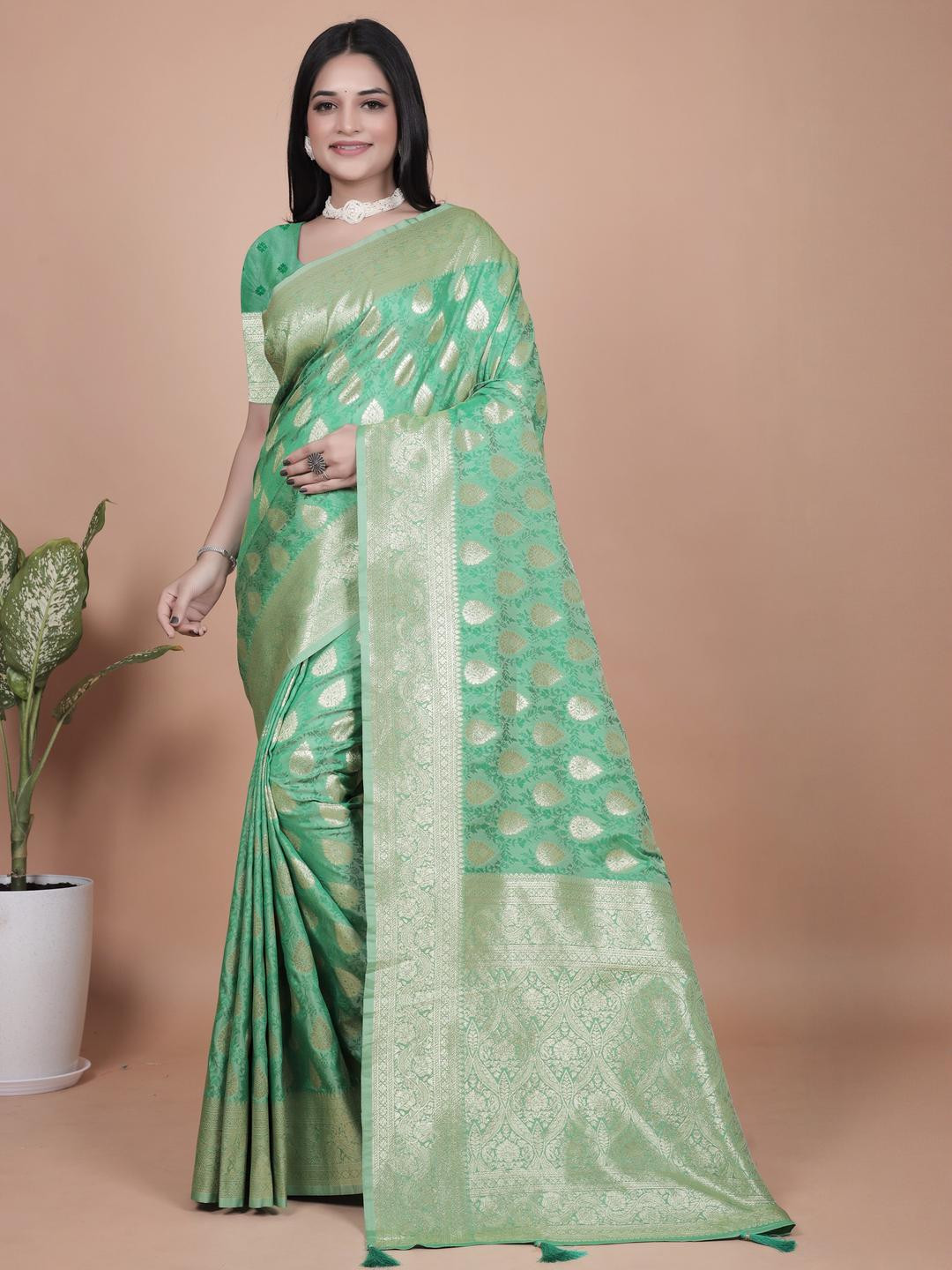 Divastri Green Ethnic Motifs Silk Blend Woven Banarsi Saree For Women