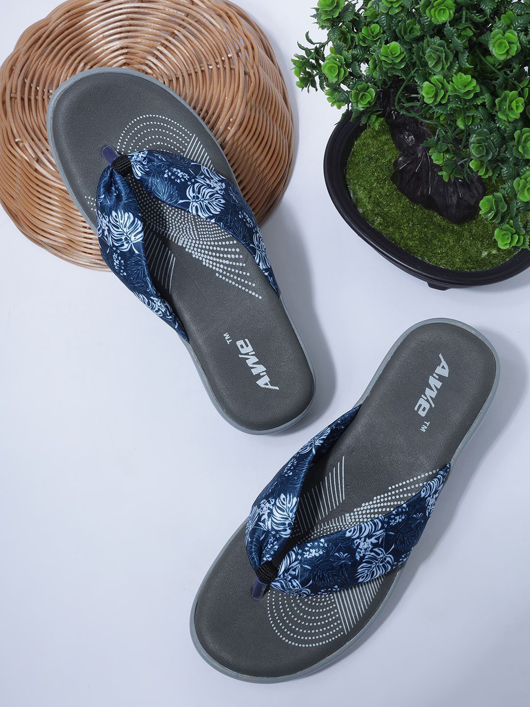 AIWIE Women's Printed Fabric Strap Flip-Flops with Cushioned Sole