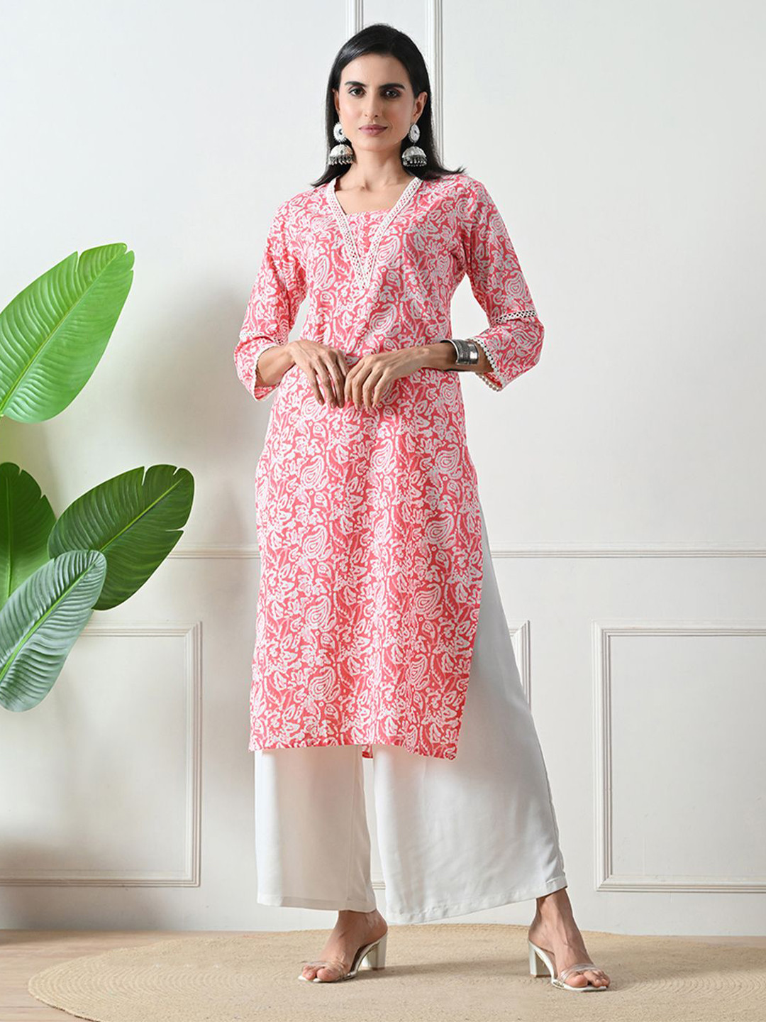 Lavantika Women Paisley Printed Gotta Patti Kurta