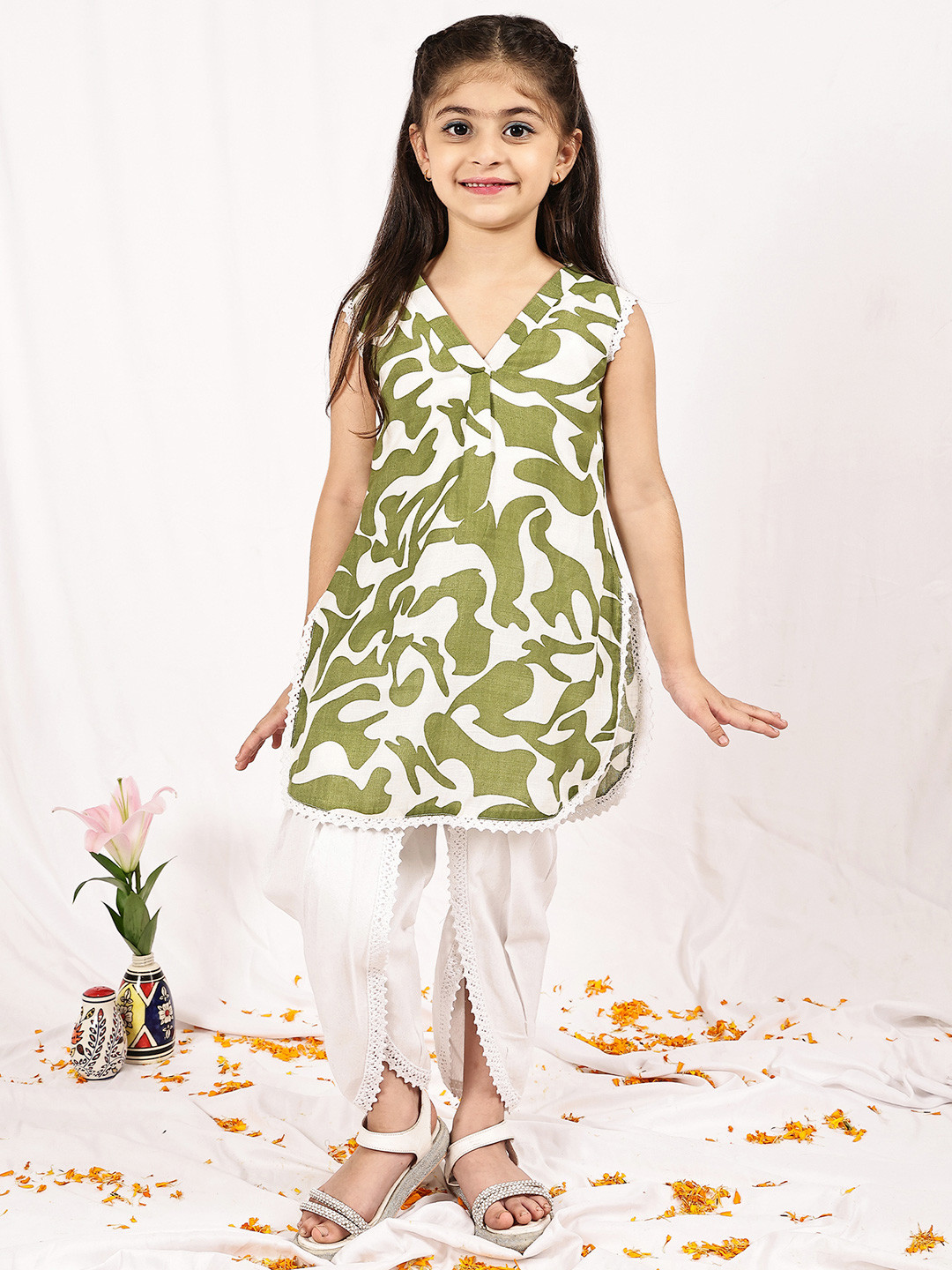 NEUDIS Girls Abstract Printed V-Neck Curved Straight Kurta With Dhoti Pant