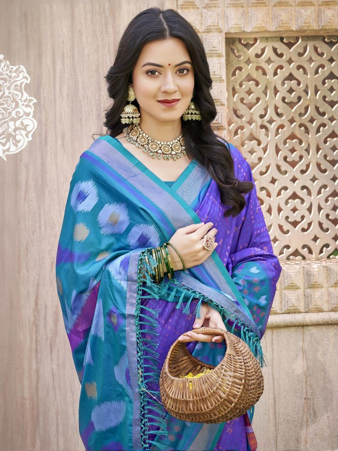 Panzora Pachampalli Saree With Woven Design And Contrast Blouse Piece