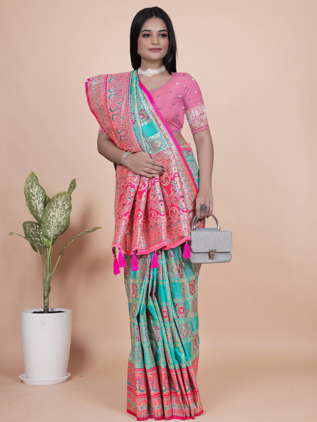 Divastri Pink Silk Blend Woven Banarsi Saree For Women