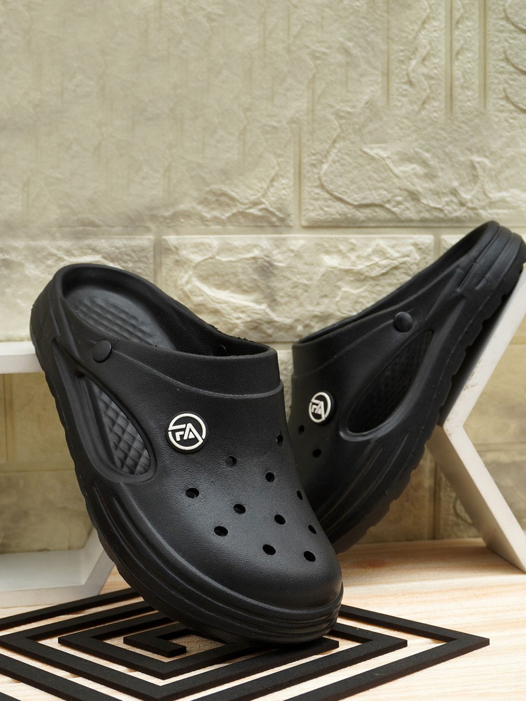 Feel alive Men Set Of 4 Ultra-Comfortable & Lightweight Thong Flip-Flops & Clogs