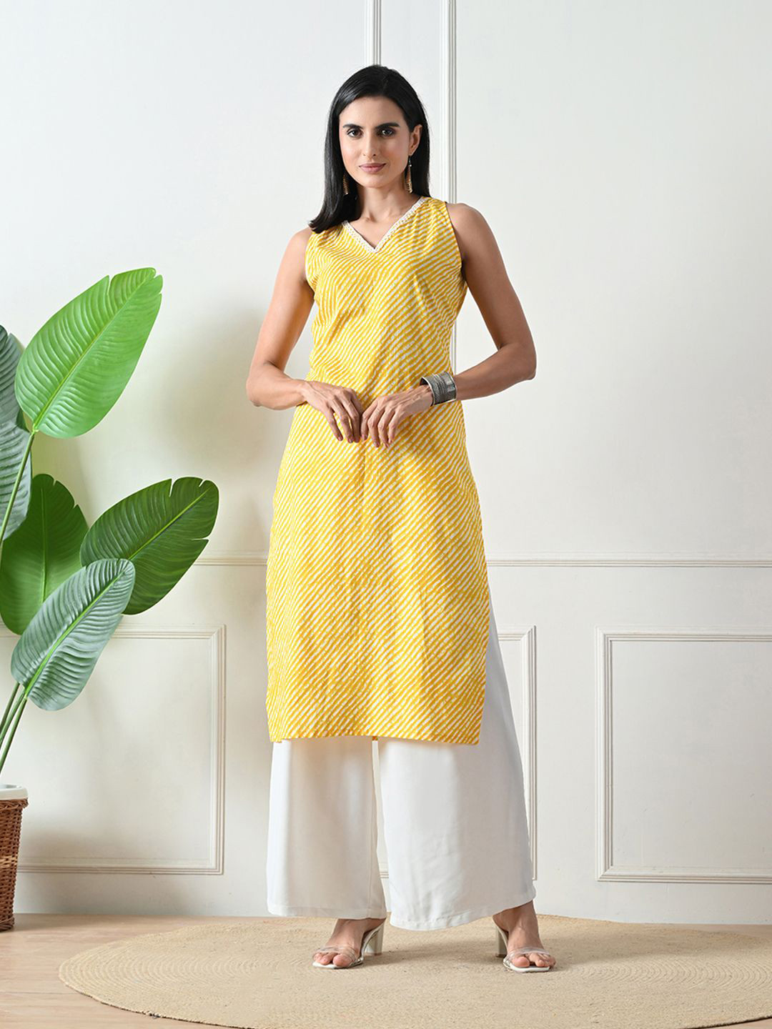 Lavantika Women Leheriya Printed Gotta Patti Kurta