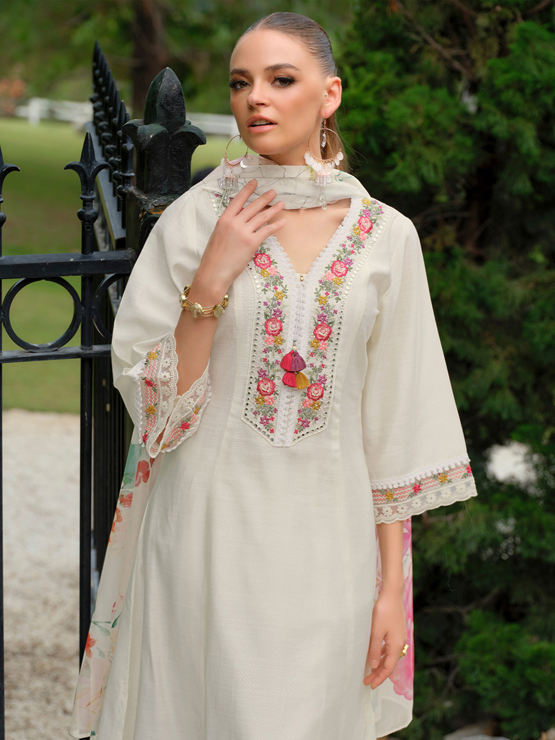 Indo Era Floral Embroidered Thread Work V-Neck A-Line Kurta With Trousers & Dupatta