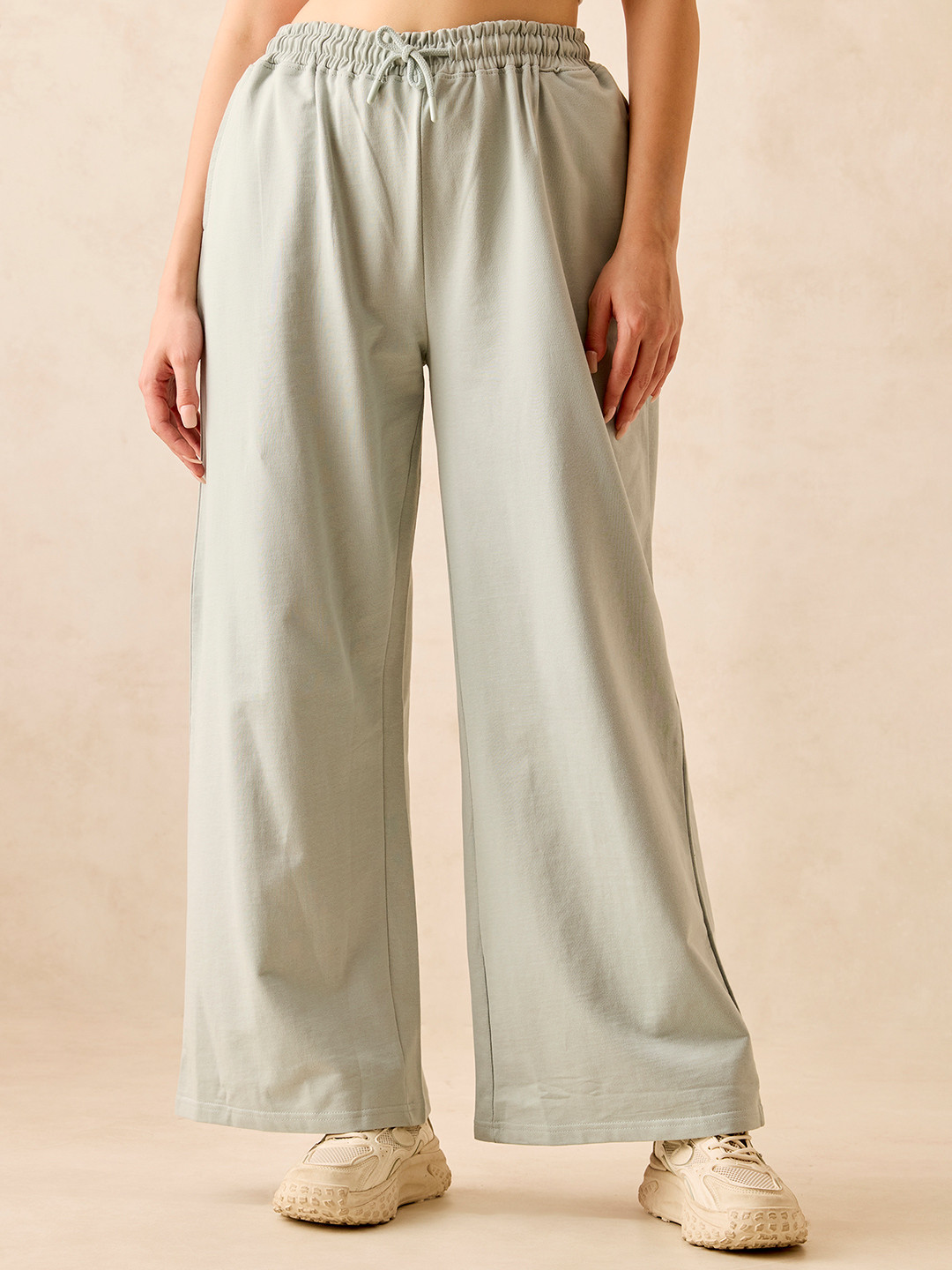 Outzidr Women Grey Solid Basic Wide Leg Sweatpants