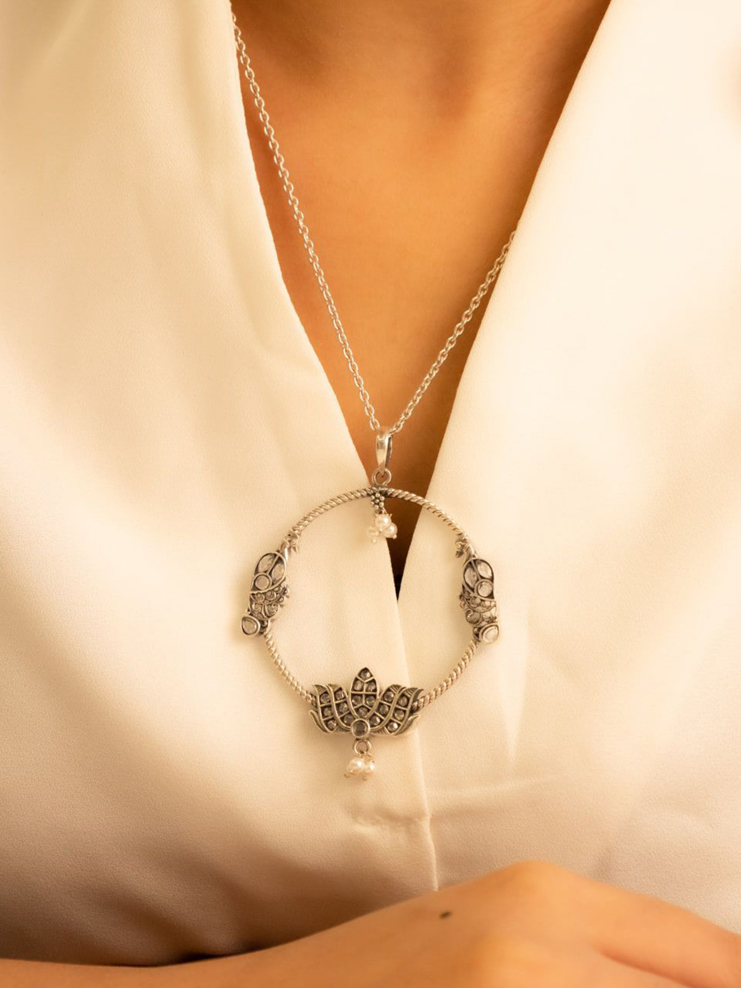 Shyle 925 Sterling Silver Essence Fine Parrot Lotus Motif Pendant