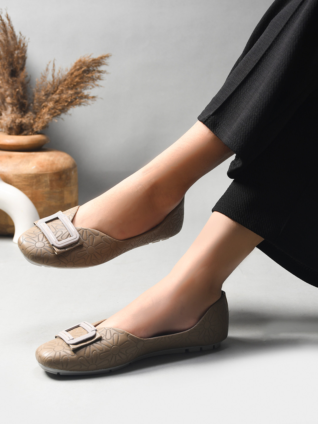 PEEK Floral Design Round Toe Ballerinas