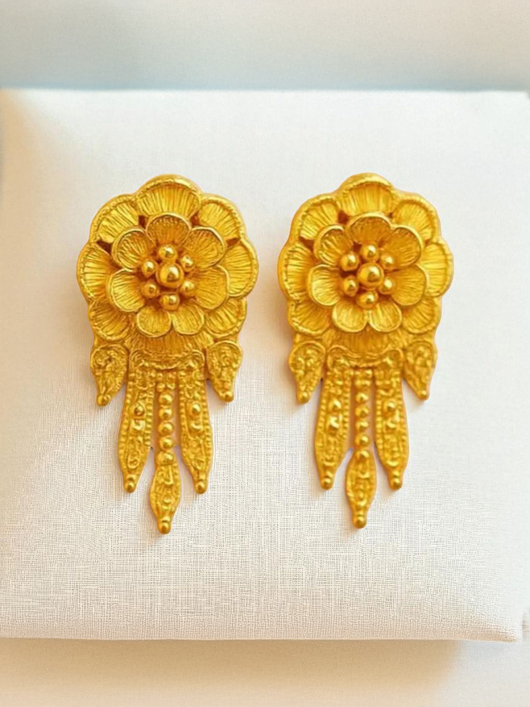 MA FASHION Gold-Plated Floral Shaped Drop Earrings