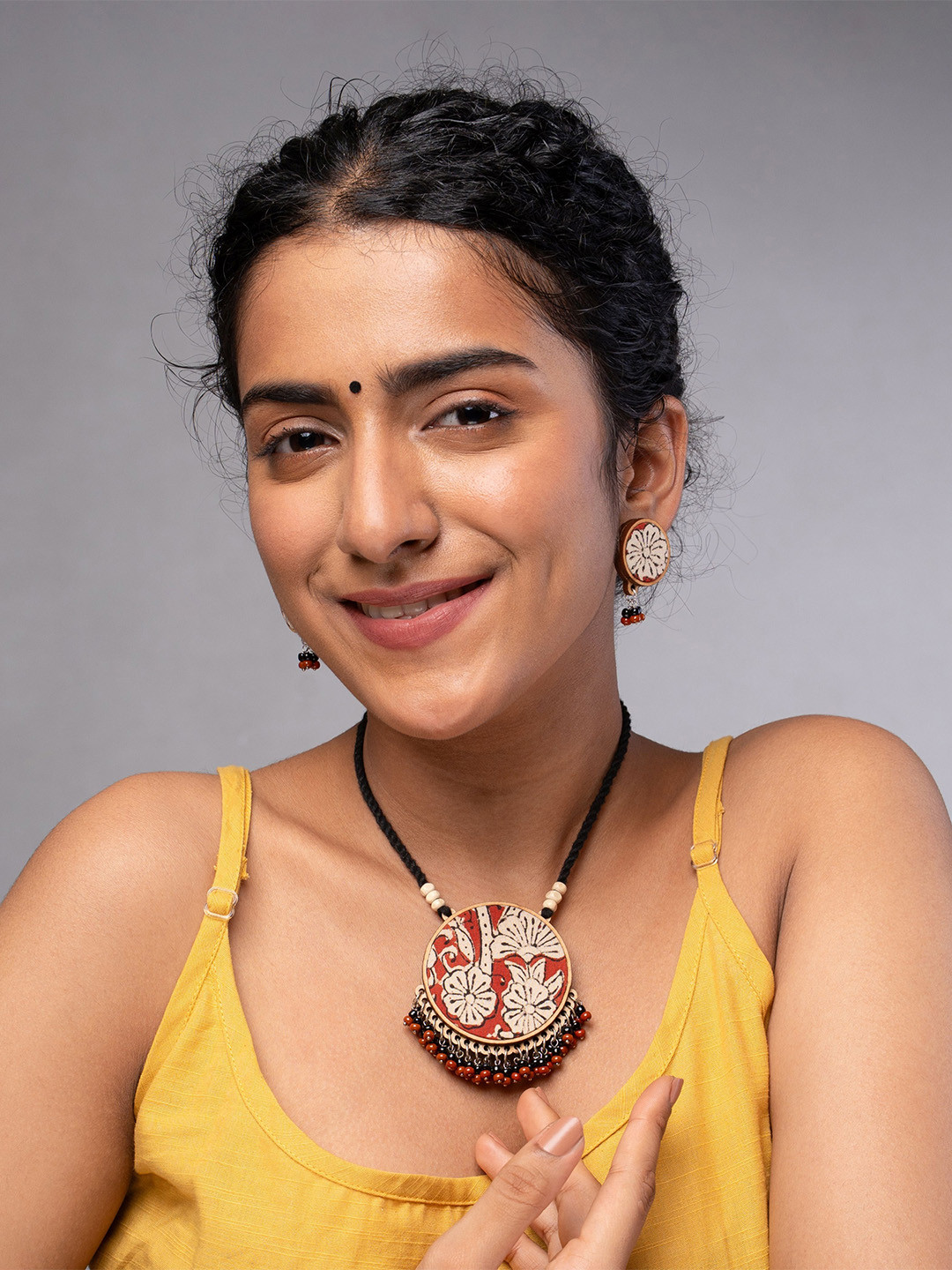 WHE Two in One Black and Red Repurposed Fabric and Wood Round Necklace