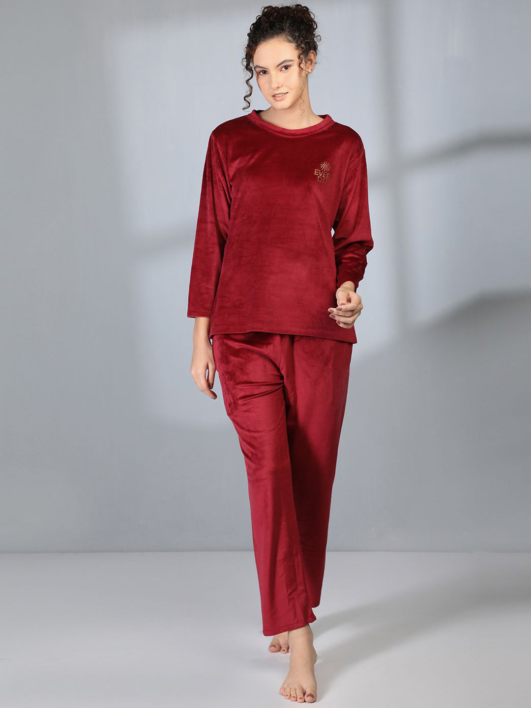 Duchess Round Neck Velvet T-shirt With Pyjama