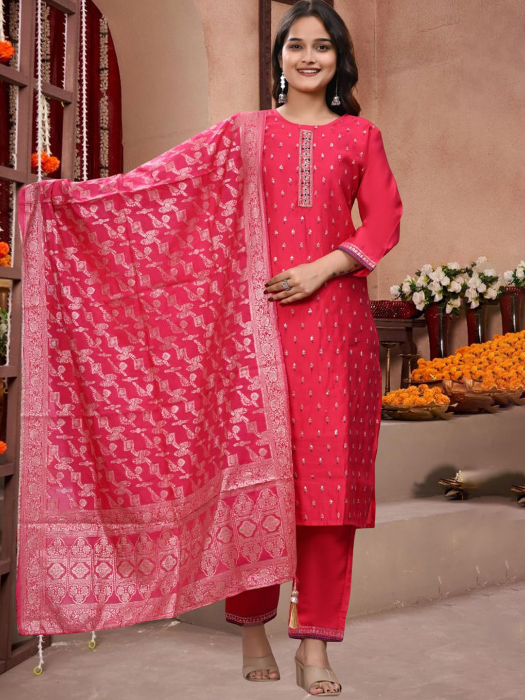 OZIA Women Ethnic Motifs Embroidered Kurta with Trousers & Banarasi Dupatta