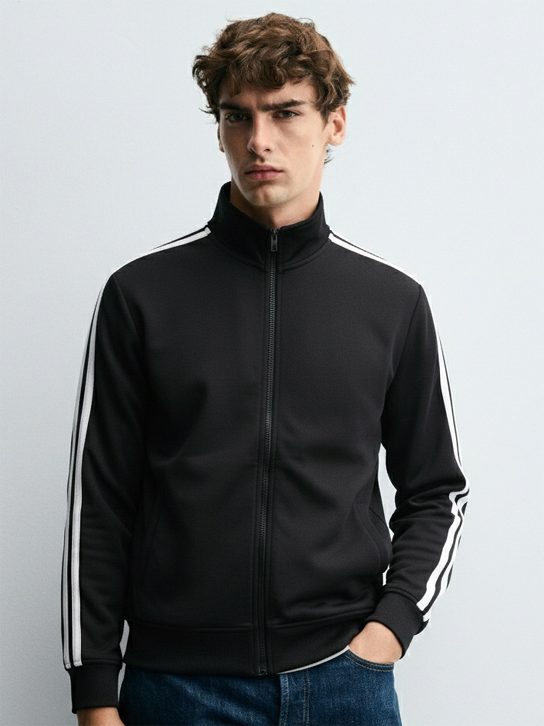 HIGHLANDER Men Charcoal Black Solid Sweatshirt