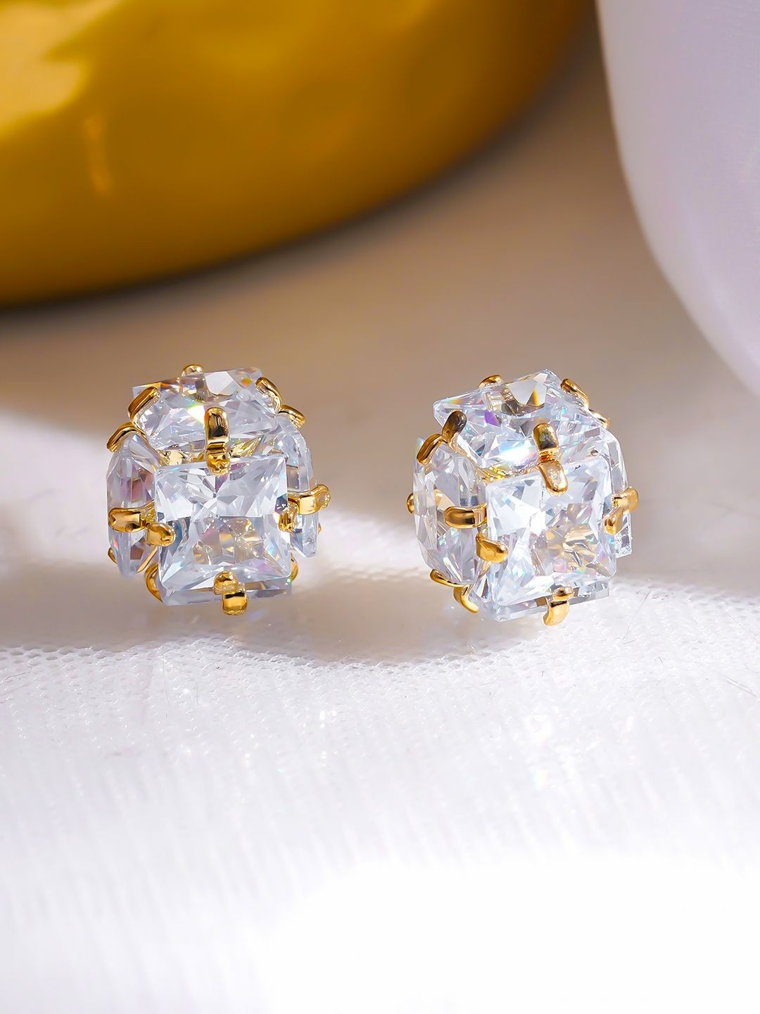 Rubans Geometric Studs Earrings
