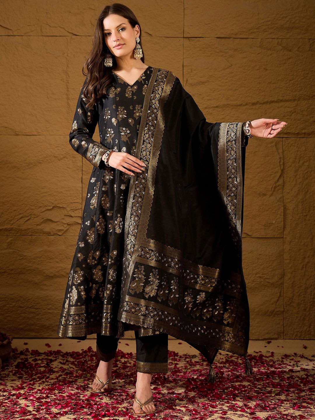 House of Pataudi Women Floral Printed Anarkali Kurta with Trousers & Dupatta