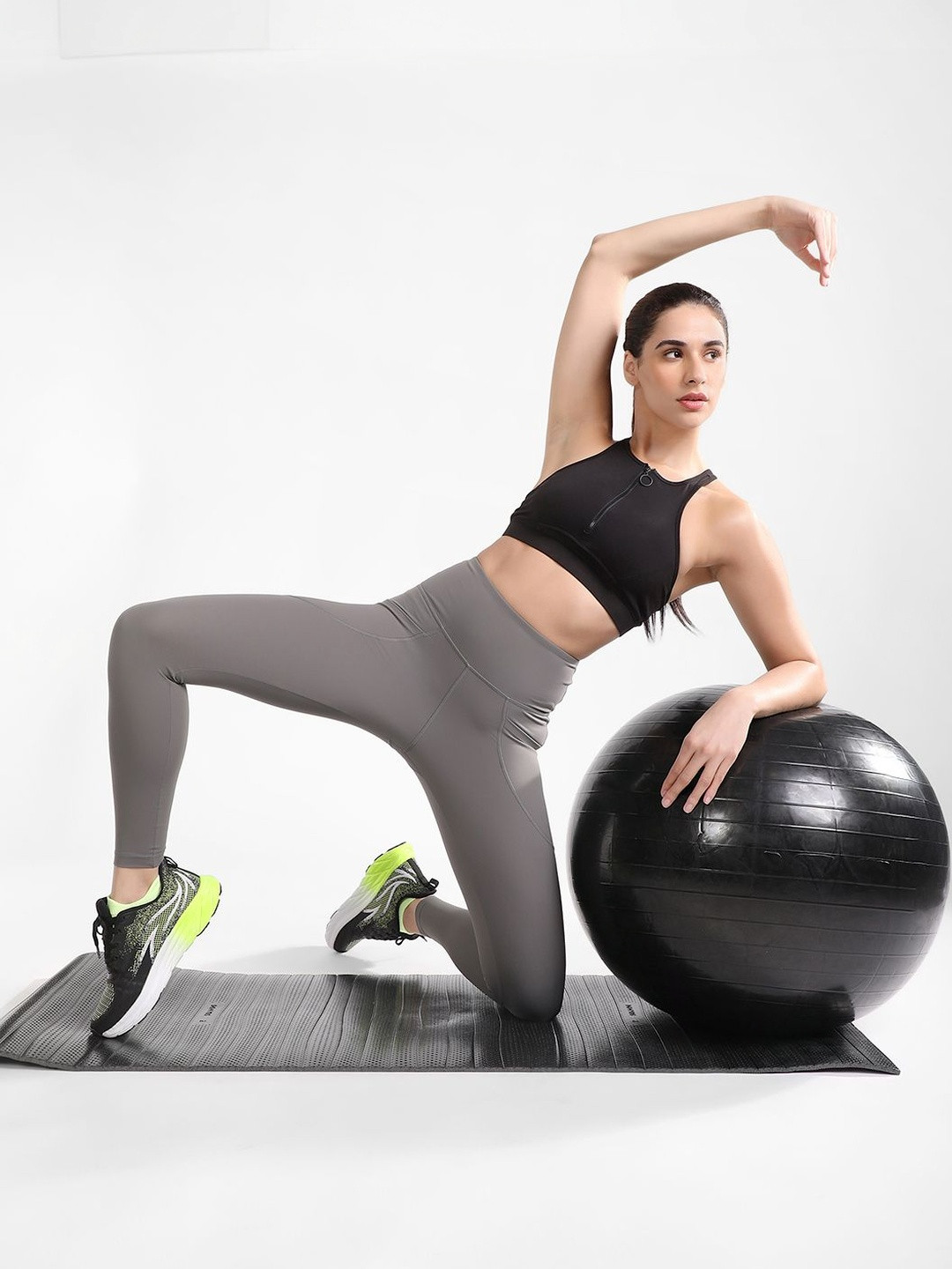NOBERO Skinny Fit Ankle Length Gym Tights
