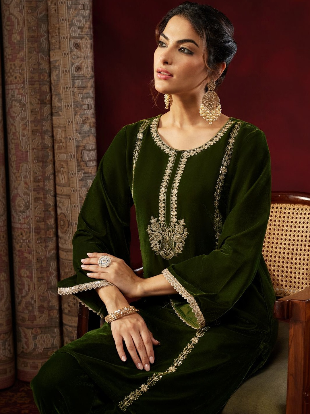 Janasya Green Embroidered Round Neck Tunic & Palazzos Velvet Co-Ords