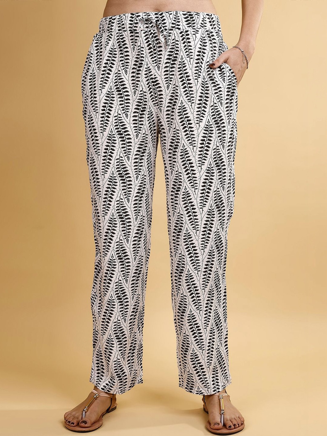Soie Women Supersoft Rayon Printed Pyjamas with Pockets
