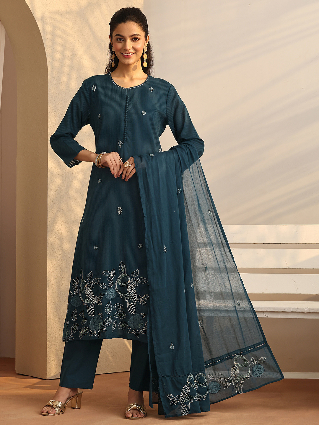 Libas Women Floral Embroidered Regular Thread Work Kurta with Trousers & With Dupatta