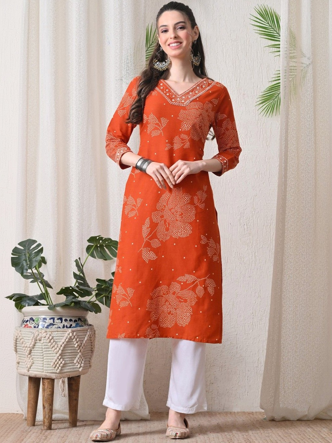 Koito Women Geometric Embroidered Floral Kurta