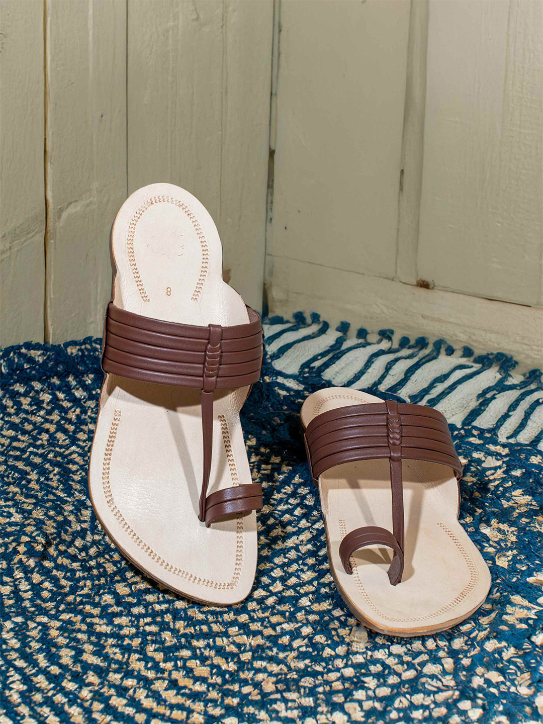 House of Pataudi Men Leather Kolhapuri Chappal