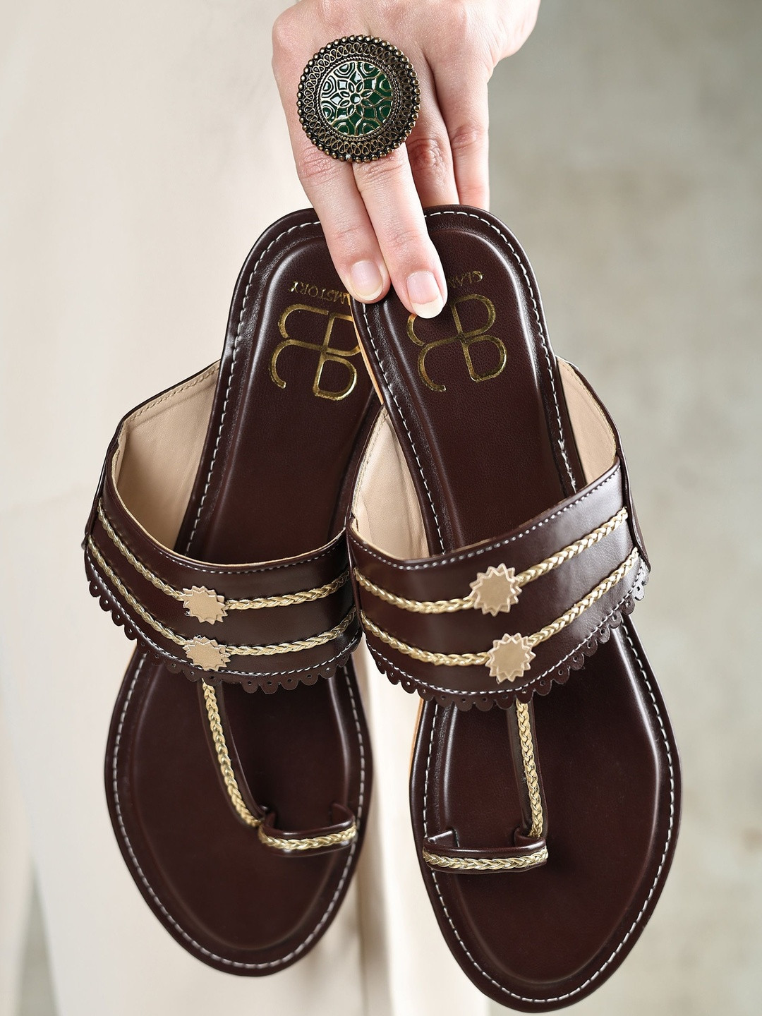 GLAM STORY Women Brown Kolhapuri Flats