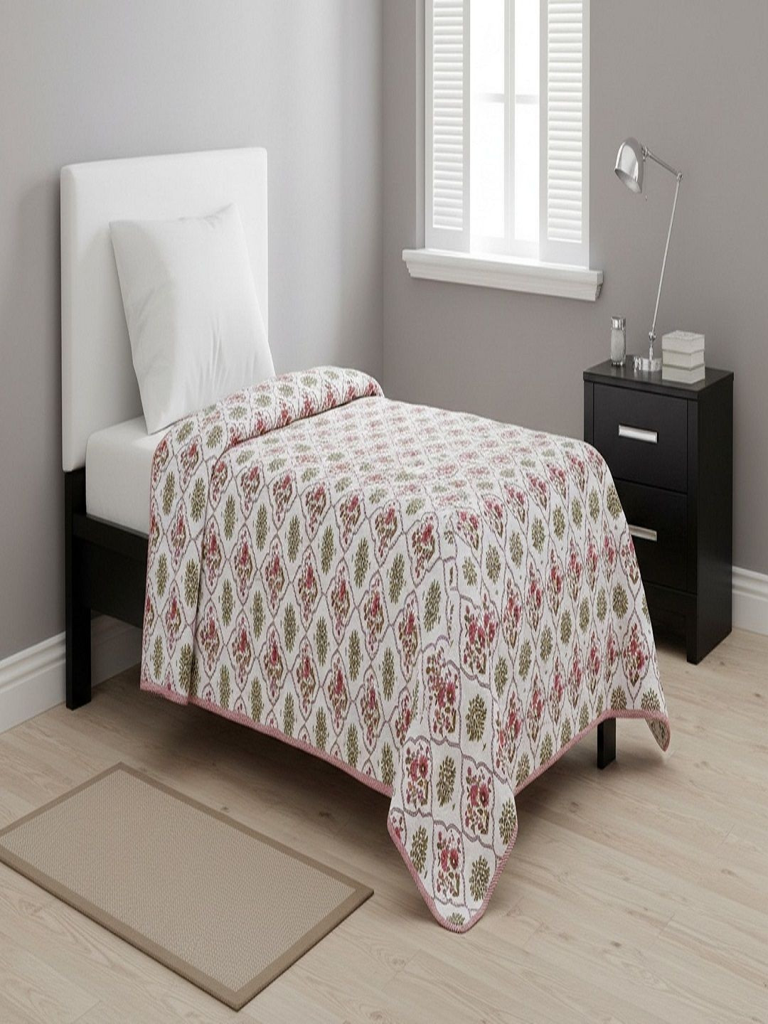 RRC White & Red Floral AC Room 150 GSM Dohar